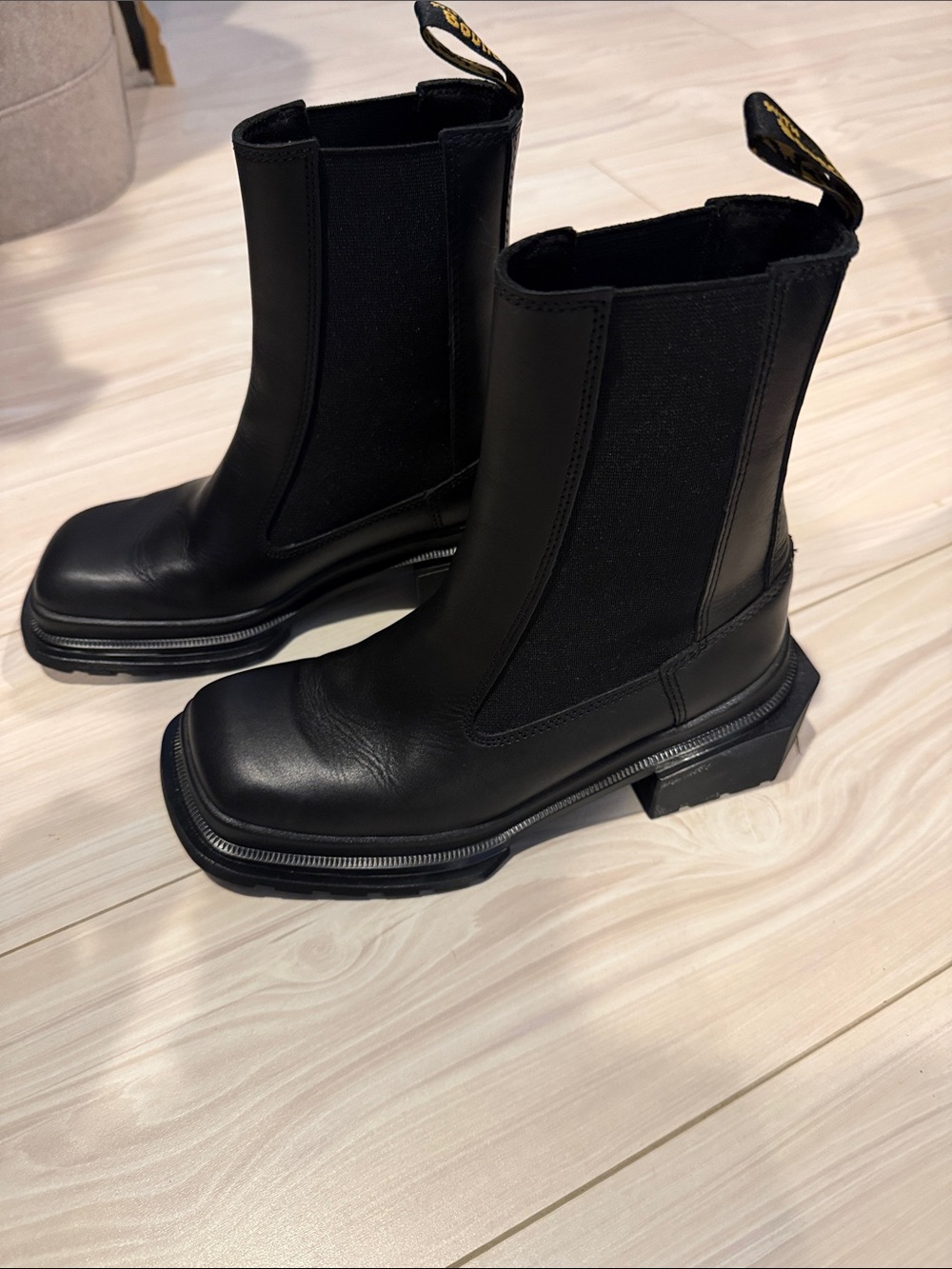 Dr. Martens Maybole Chelsea Booties
